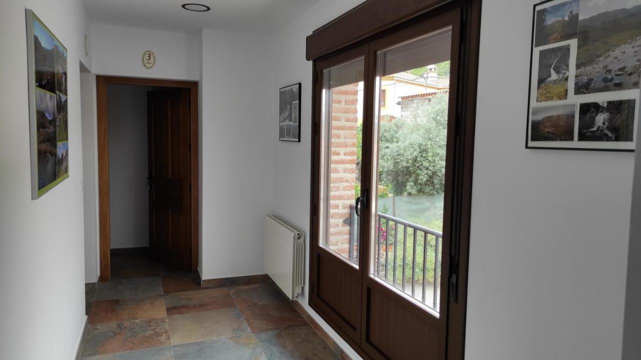Casa Rural La Colmena Del Geoparque Navatrasierra Exterior photo