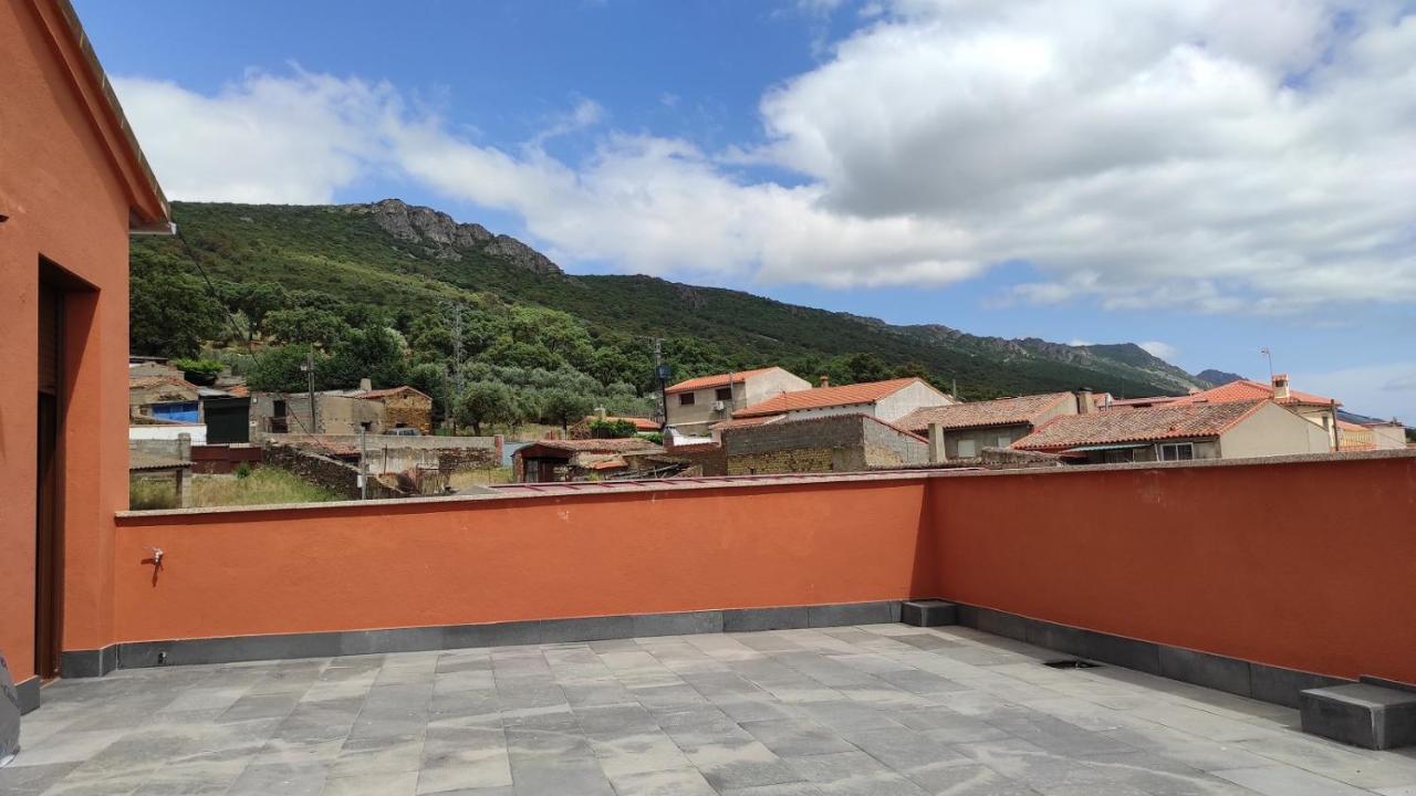 Casa Rural La Colmena Del Geoparque Navatrasierra Exterior photo