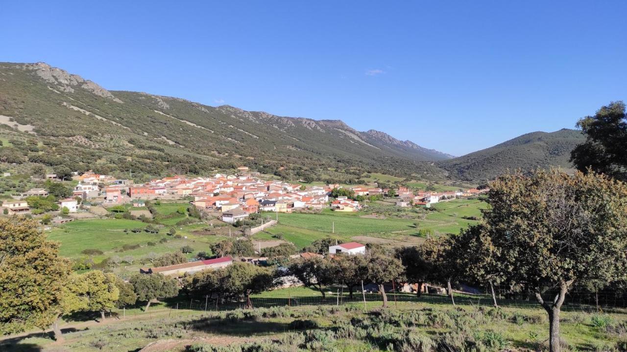 Casa Rural La Colmena Del Geoparque Navatrasierra Exterior photo